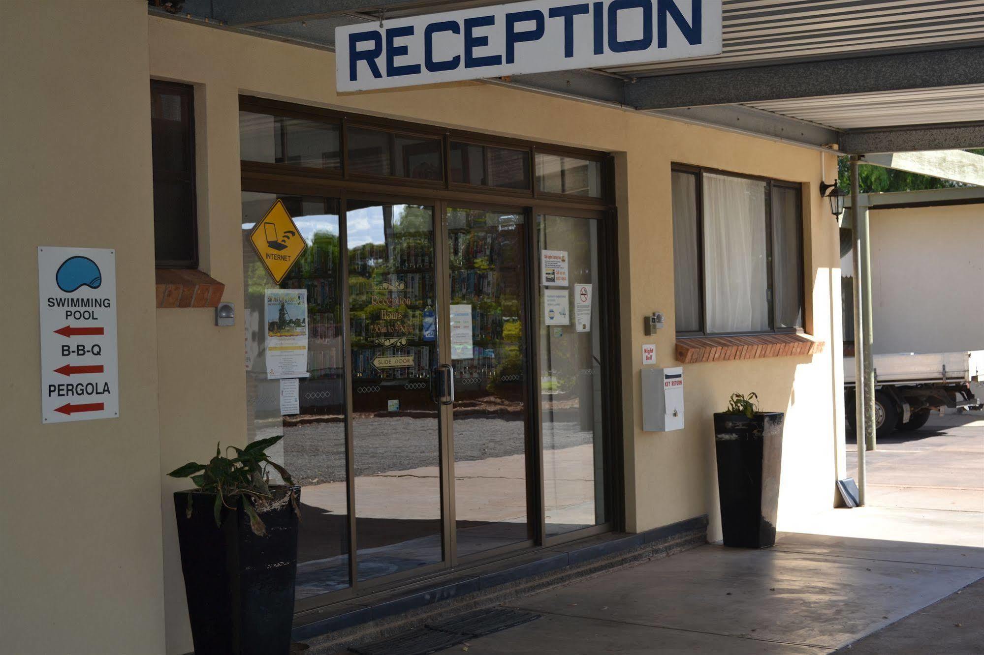Sturt Motel Broken Hill Dış mekan fotoğraf